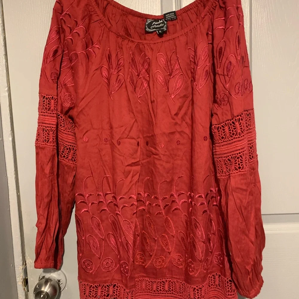 Red Manda Collection Top - Picture 4 of 4